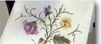 Margherita Costagliola artista di Procida dipinge su stoffa e legno