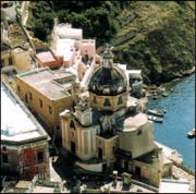 Procida: chiesa della Madonna delle Grazie, veduta dall'alto